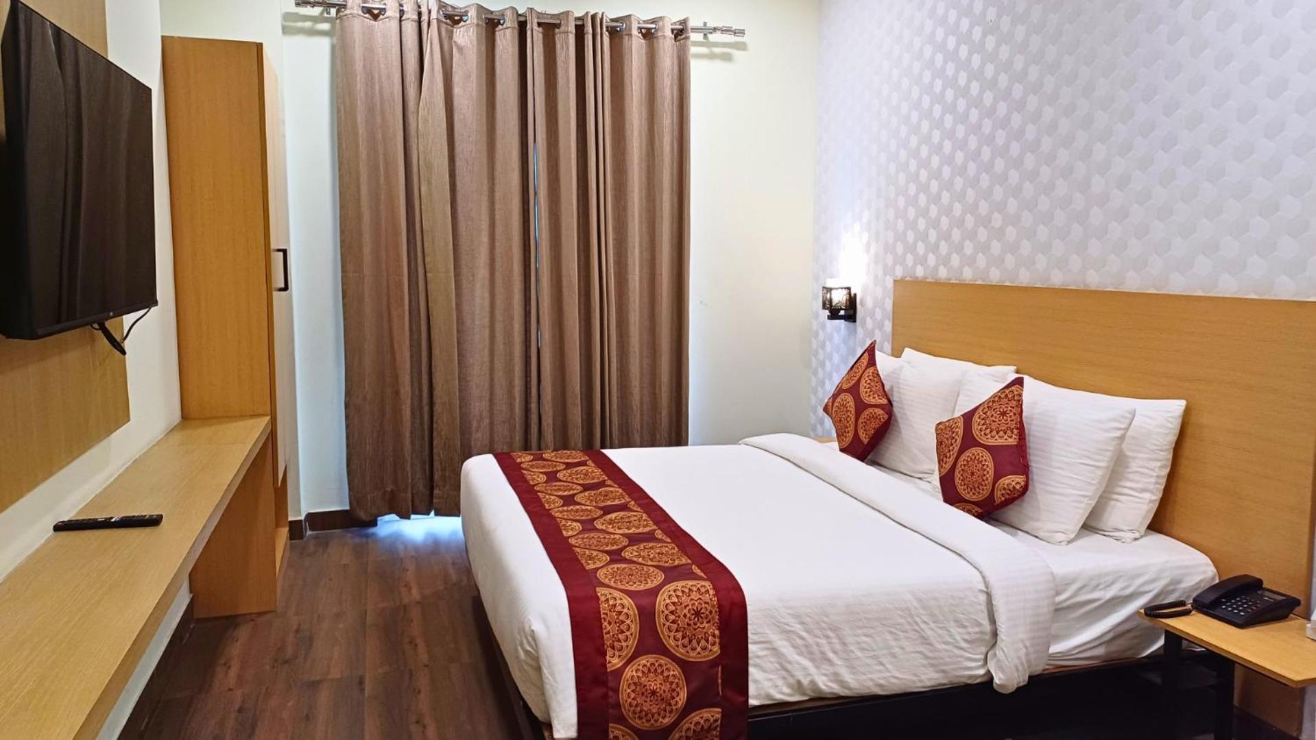 Hibiscus Select 4* Ghaziabad